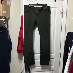 36 x 34 Men’s chino pants dark green, stretchy fabric, never worn
